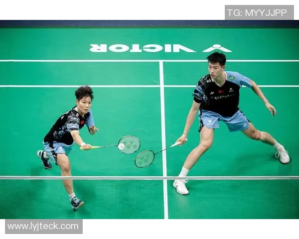 羽毛球战术解析：探秘杭州羽毛球队中路突破的成功之道